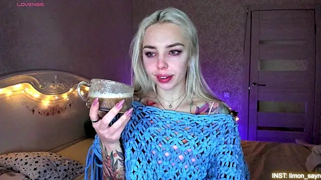 LillyMoure  online show from 19, 5, 2026