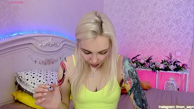 LillyMoure  online show from 15, 3, 2025