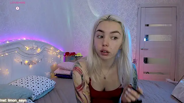 LillyMoure  online show from 2, 10, 2025