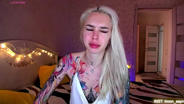 Snapshot of LillyMoure_ chatting on 27, 6, 2026 LillyMoure online show from 27, 6, 2026