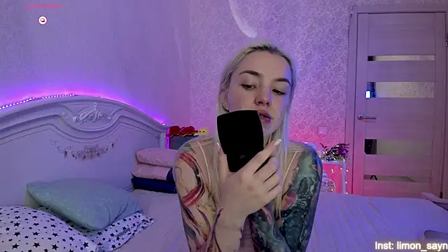 LillyMoure  online show from 8, 9, 2025