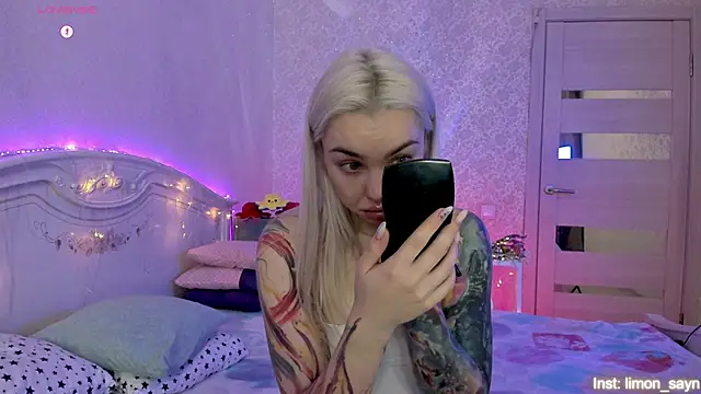 LillyMoure  online show from 27, 10, 2025