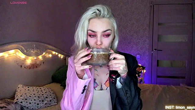 LillyMoure  online show from 20, 5, 2026