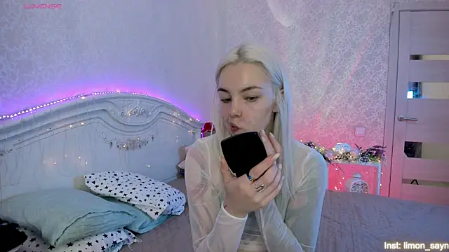 LillyMoure  online show from 21, 9, 2025