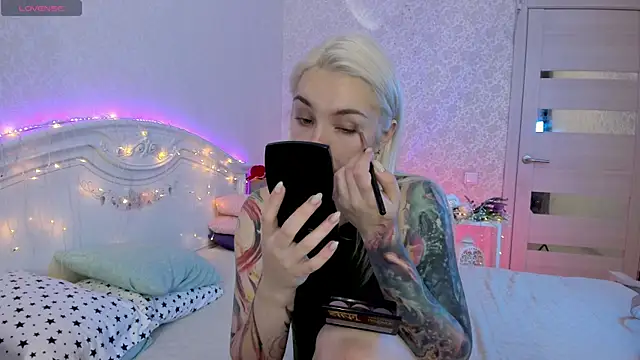 LillyMoure  online show from 19, 9, 2025