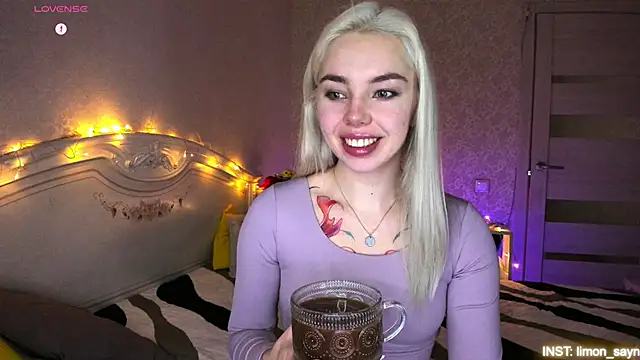 LillyMoure  online show from 9, 2, 2026