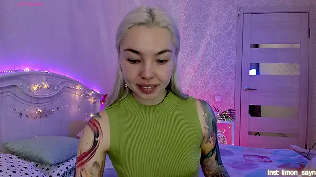 LillyMoure  online show from 24, 10, 2025