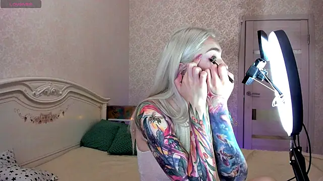 Snapshot of LillyMoure_ chatting on 10, 6, 2026 LillyMoure online show from 10, 6, 2026