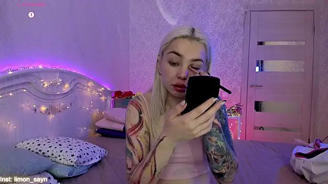 LillyMoure  online show from 5, 10, 2025