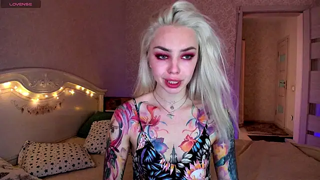 Snapshot of LillyMoure_ chatting on 14, 6, 2026 LillyMoure online show from 14, 6, 2026