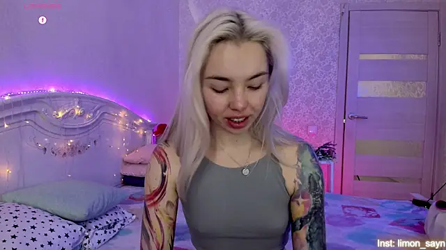 LillyMoure  online show from 13, 10, 2025