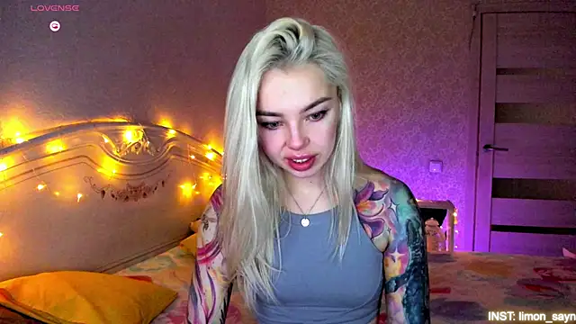 LillyMoure  online show from 4, 3, 2026