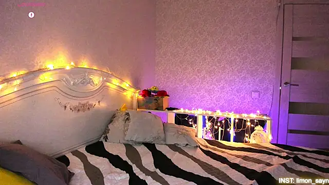 LillyMoure  online show from 8, 2, 2026