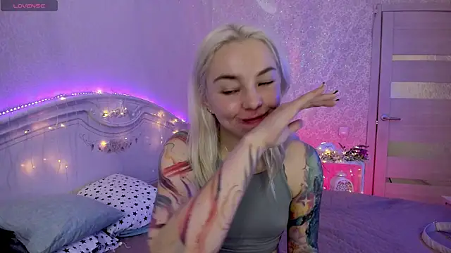 LillyMoure  online show from 25, 9, 2025