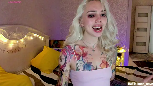 Snapshot of LillyMoure_ chatting on 2, 7, 2026 LillyMoure online show from 2, 7, 2026