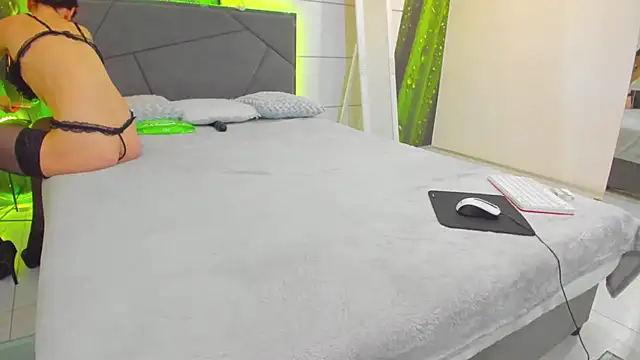 VeraWatts online show from 8, 4, 2026