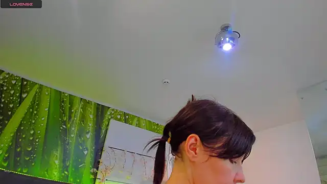 Snapshot of VeraWatts chatting on 7, 7, 2026 VeraWatts online show from 7, 7, 2026
