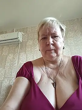 Snapshot of EffectFiona chatting on 7, 6, 2026 EffectFiona online show from 7, 6, 2026