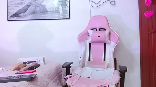 Snapshot of Amelie_Rousell chatting on 22, 12, 2025 Amelie Rousell online show from 22, 12, 2025