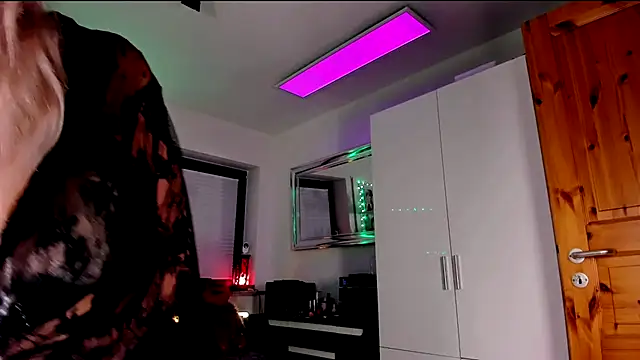 Snapshot of 2bigass4_u chatting on 25, 9, 2025 2bigass4 u online show from 25, 9, 2025