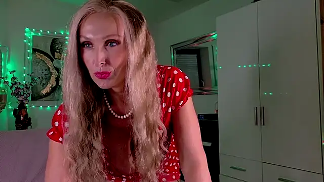 Snapshot of 2bigass4_u chatting on 11, 3, 2025 2bigass4 u online show from 11, 3, 2025