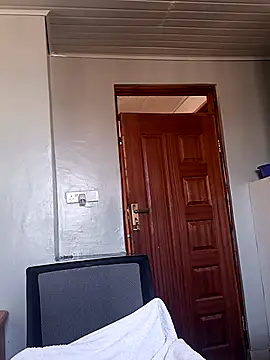 Prettybecs online show from 19, 2, 2025