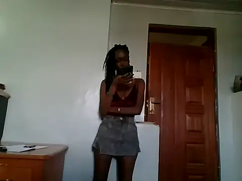 Prettybecs online show from 10, 10, 2025