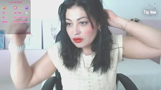 sophia hadid online show from 4, 11, 2025