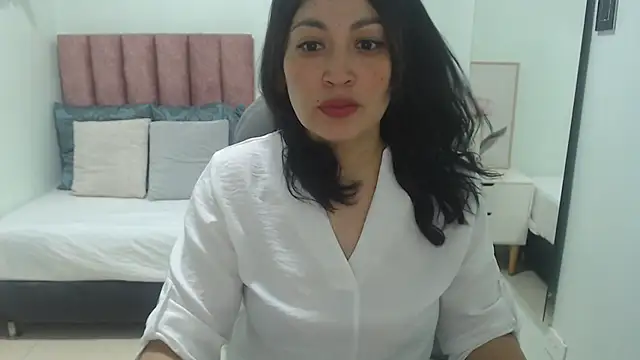 Snapshot of sophia_hadid chatting on 3, 3, 2026 sophia hadid online show from 3, 3, 2026