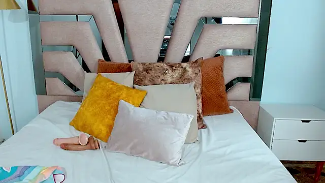 sophia hadid online show from 16, 1, 2025