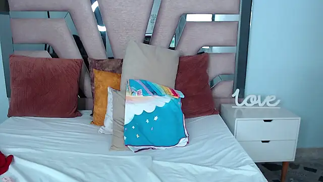 sophia hadid online show from 17, 3, 2025