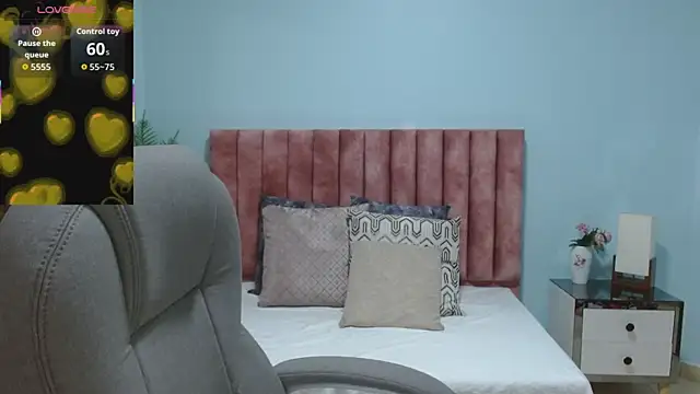 Snapshot of sophia_hadid chatting on 5, 12, 2025 sophia hadid online show from 5, 12, 2025