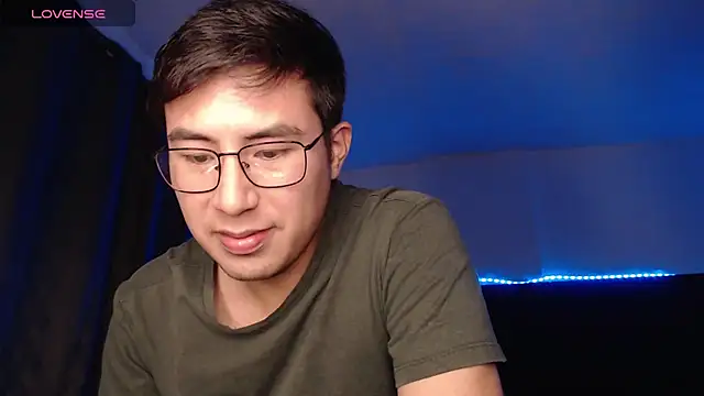 Snapshot of andrewmhilton_ chatting on 1, 7, 2026 andrewmhilton online show from 1, 7, 2026