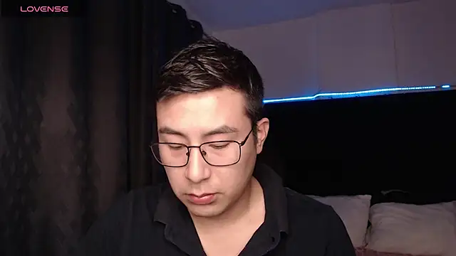 Snapshot of andrewmhilton_ chatting on 12, 2, 2026 andrewmhilton online show from 12, 2, 2026