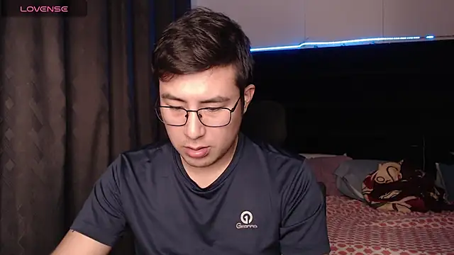 Snapshot of andrewmhilton_ chatting on 17, 1, 2026 andrewmhilton online show from 17, 1, 2026