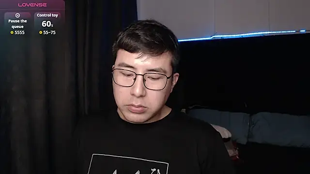 Snapshot of andrewmhilton_ chatting on 6, 2, 2026 andrewmhilton online show from 6, 2, 2026