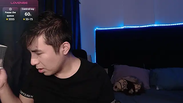 Snapshot of andrewmhilton_ chatting on 23, 2, 2026 andrewmhilton online show from 23, 2, 2026