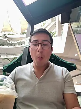 Snapshot of andrewmhilton_ chatting on 18, 2, 2026 andrewmhilton online show from 18, 2, 2026