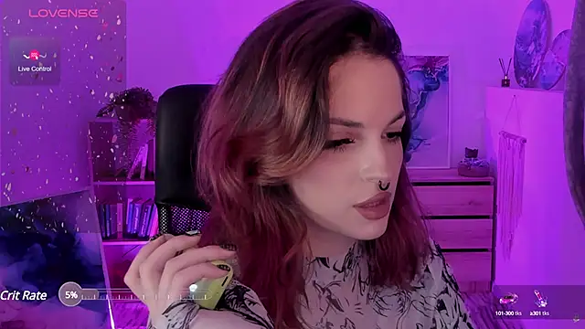 Snapshot of BratzieDarsie chatting on 5, 3, 2025 BratzieDarsie online show from 5, 3, 2025