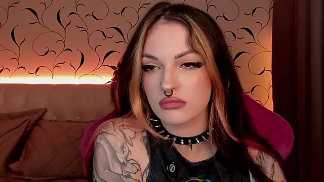 Snapshot of BratzieDarsie chatting on 7, 10, 2025 BratzieDarsie online show from 7, 10, 2025