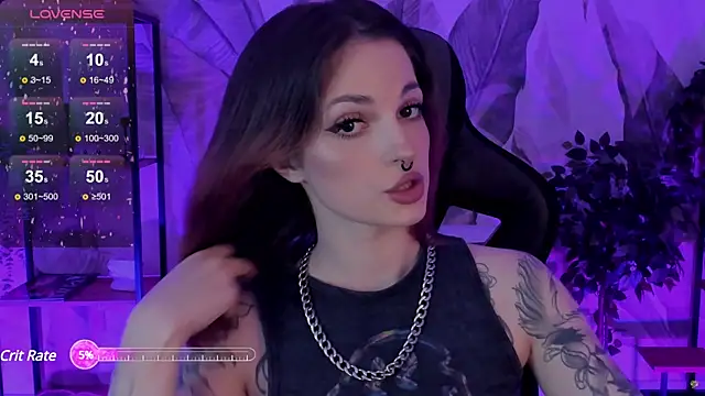 Snapshot of BratzieDarsie chatting on 4, 3, 2025 BratzieDarsie online show from 4, 3, 2025