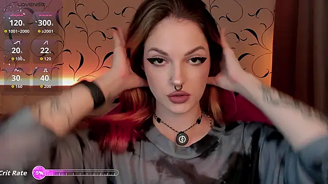 Snapshot of BratzieDarsie chatting on 6, 10, 2025 BratzieDarsie online show from 6, 10, 2025