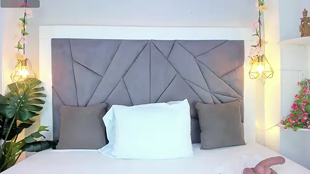 KiarhaTrixie online show from 9, 9, 2025