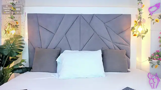 KiarhaTrixie online show from 11, 11, 2025