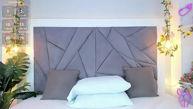 KiarhaTrixie online show from 4, 12, 2025