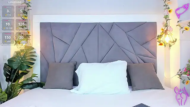 KiarhaTrixie online show from 7, 11, 2025