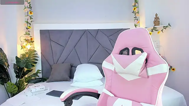 KiarhaTrixie online show from 14, 12, 2025