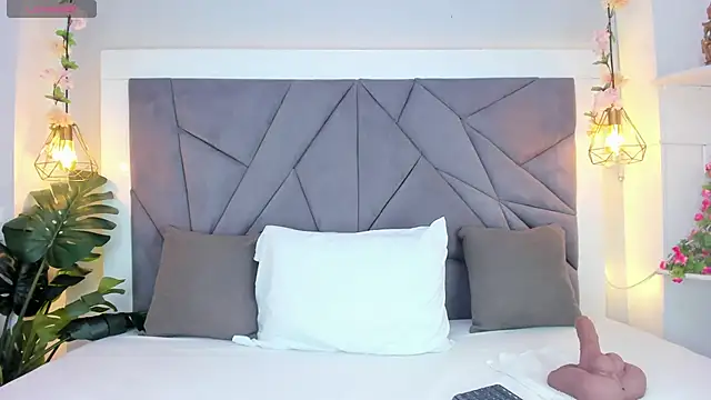 KiarhaTrixie online show from 3, 10, 2025