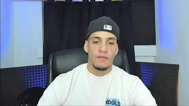 Snapshot of jhonnysnow17 chatting on 4, 7, 2026 jhonnysnow17 online show from 4, 7, 2026