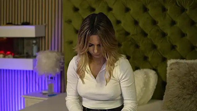 TiffanyMaze online show from 11, 9, 2025